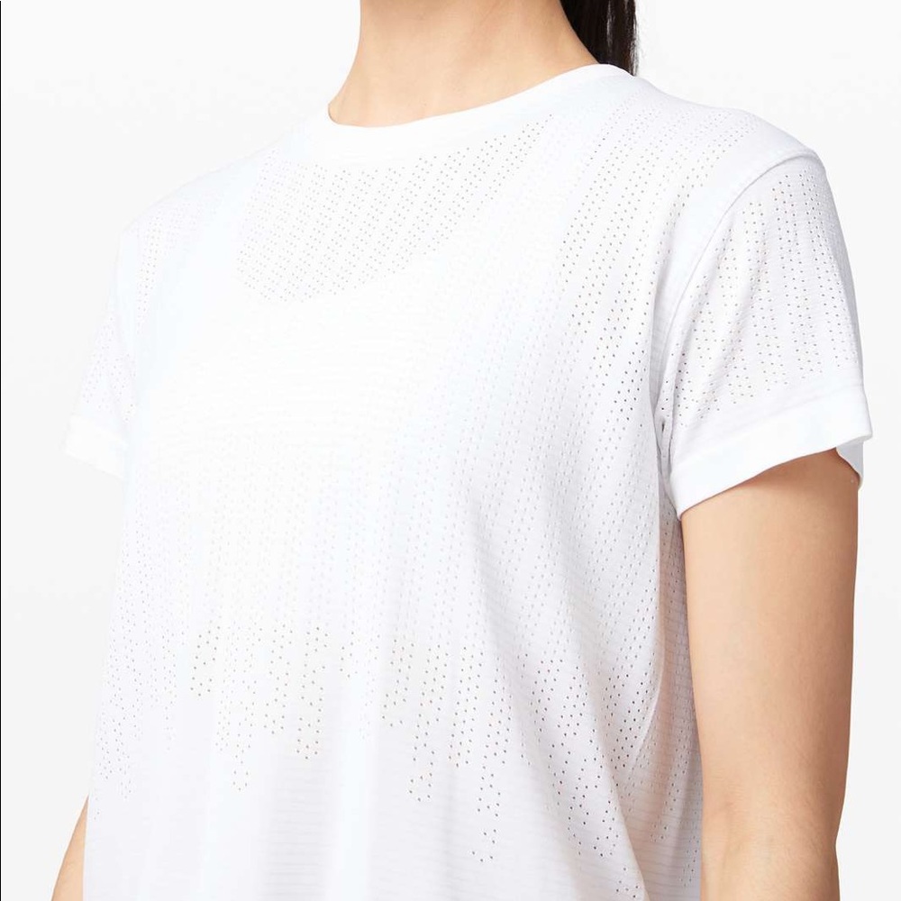 COPY - Lululemon Train to Be Rain Stripe T-Shirt (Sz 4)